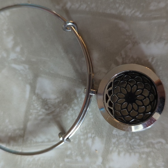 Aromatherapy Bangle - Picture 4 of 4